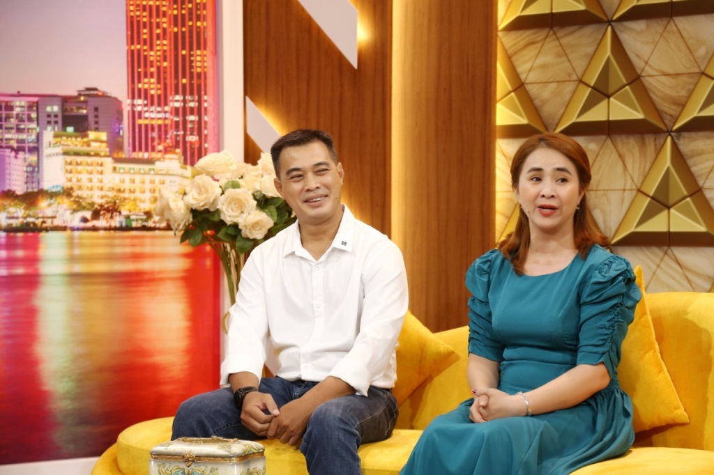 LUU CHAN LONG, HOANG DANG THUY LINH - TALK (74)