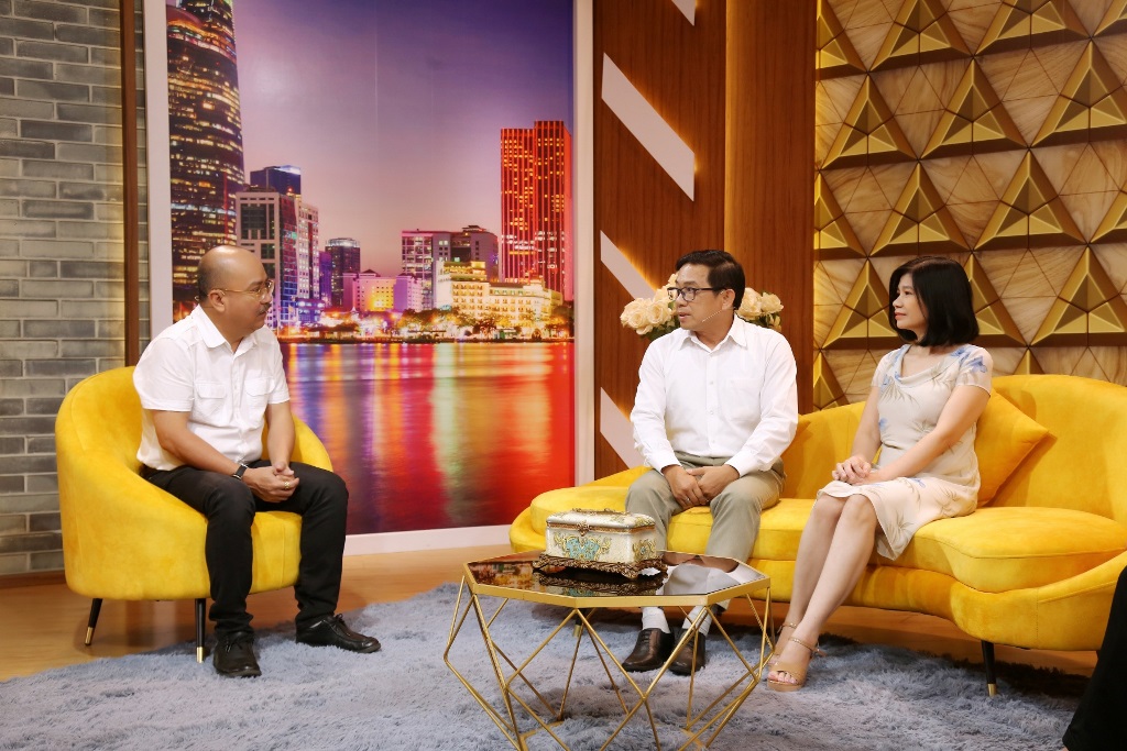 PHAM CONG THIEN, LE THI NGOC MY -TALK  (9)