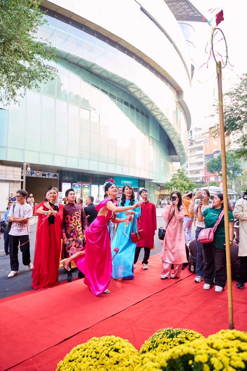 7. Đến với Tet’s Celebration các vị khách còn được trải nghiệm nhiều trò chơi dân gian và ẩm thực miền Bắc bộ(1) lớn